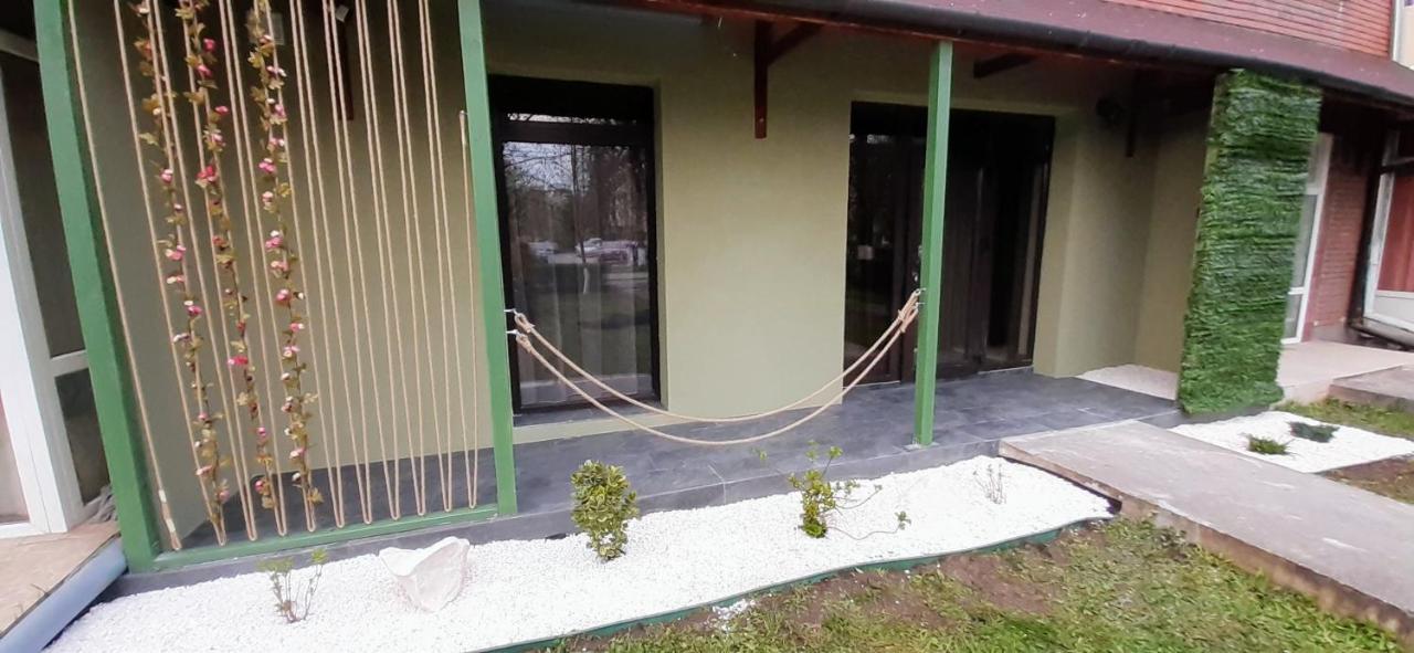 Appartamento Magic Green Studio Hunedoara Esterno foto